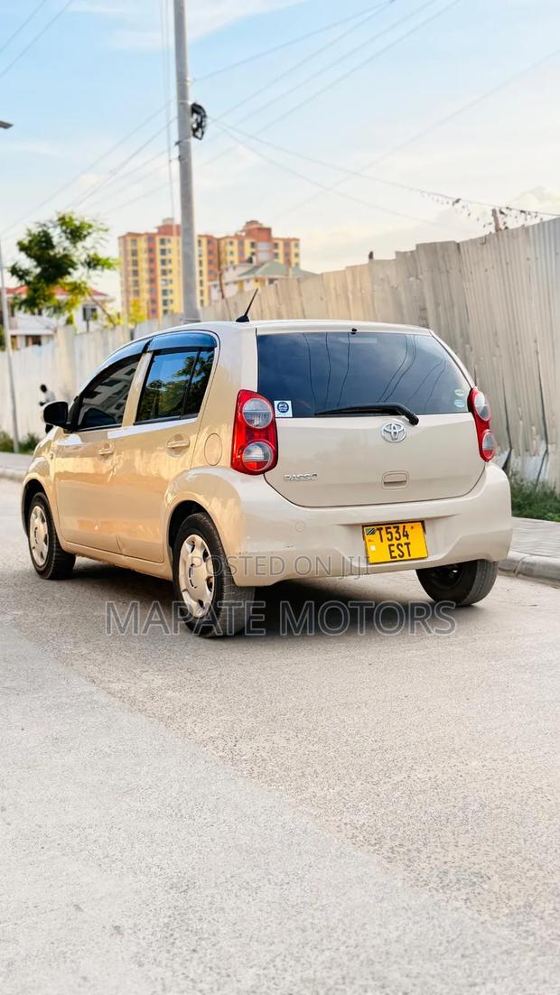 Toyota Passo 1.0 AWD 2012 Yellow