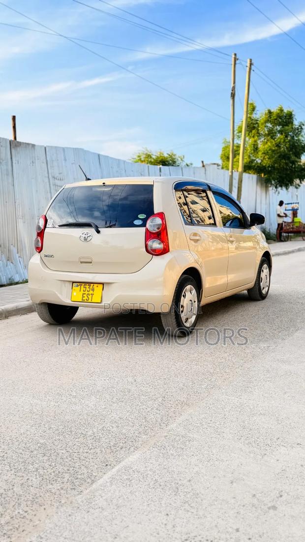 Toyota Passo 1.0 AWD 2012 Yellow