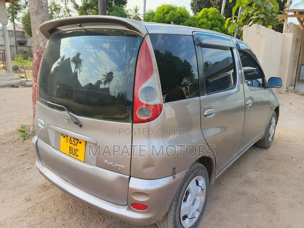 Toyota Fun Cargo 2004 Gray
