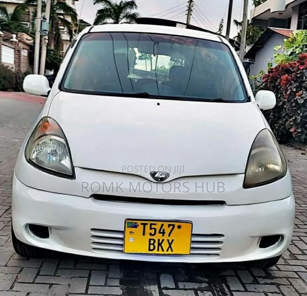 Toyota Fun Cargo 2004 White