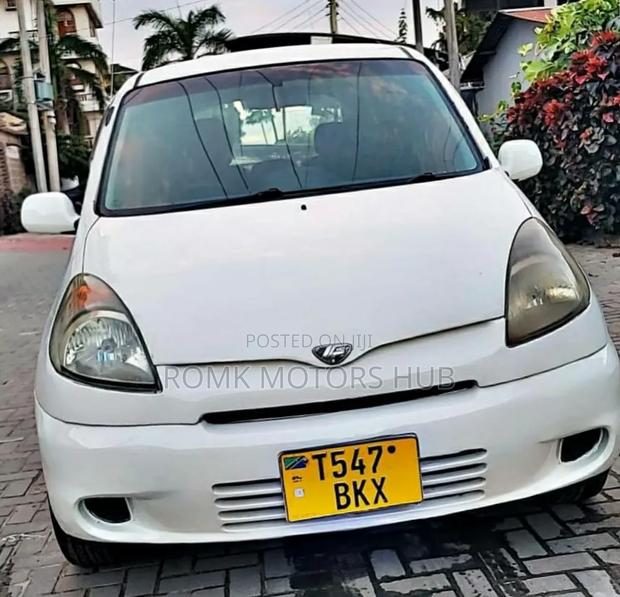 Toyota Fun Cargo 2004 White
