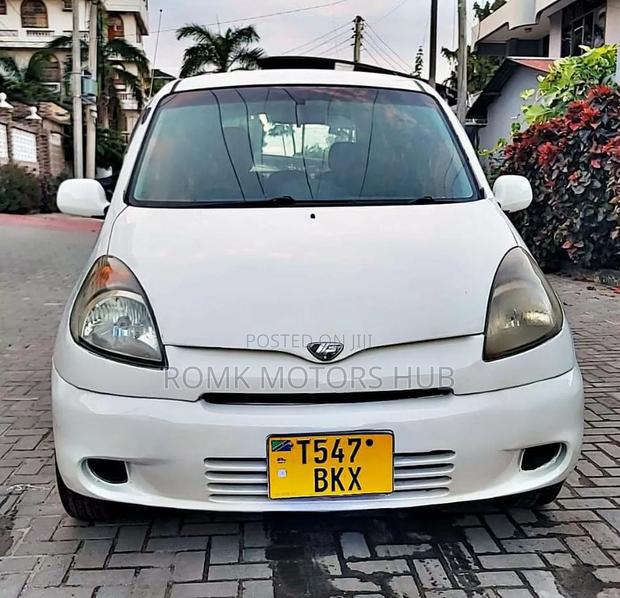 Toyota Fun Cargo 2004 White