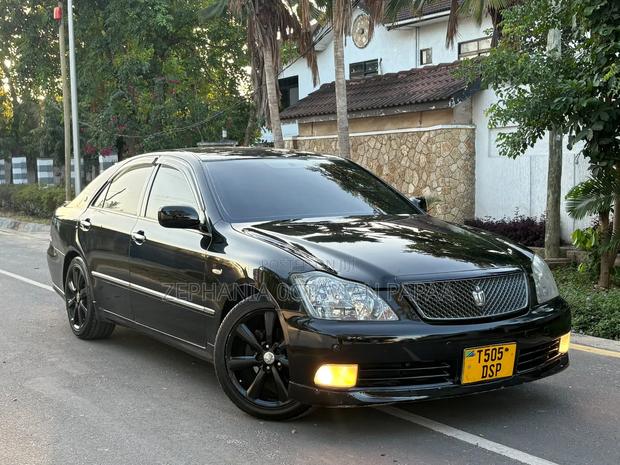 Toyota Crown 2004 Black