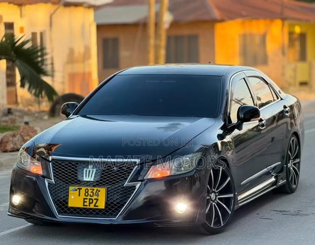 Toyota Crown 2010 Black