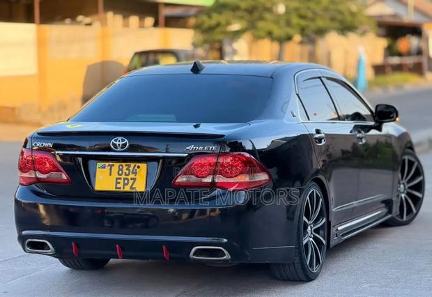 Toyota Crown 2010 Black