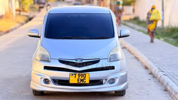 Toyota Ractis 2005 Silver
