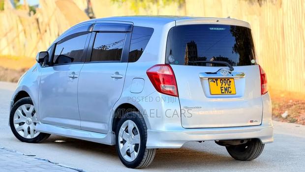 Toyota Ractis 2005 Silver