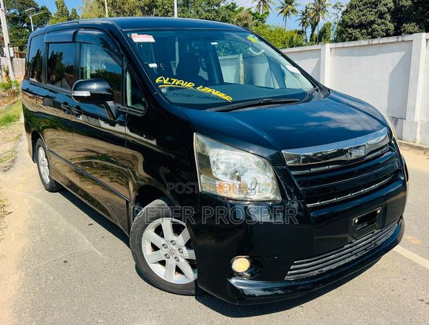 Toyota Noah 2009 Black