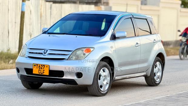 Toyota IST 2003 Silver
