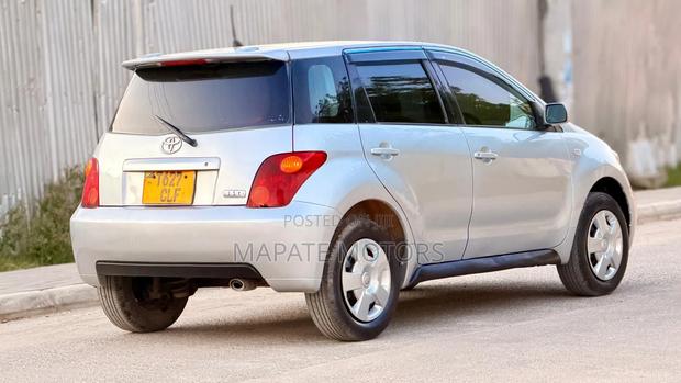 Toyota IST 2003 Silver