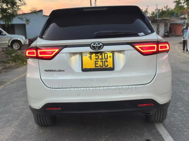 Toyota Harrier 2.0 4WD 2015 White