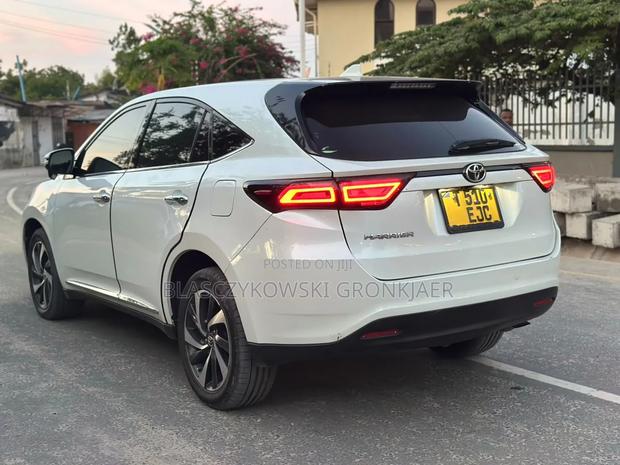 Toyota Harrier 2.0 4WD 2015 White