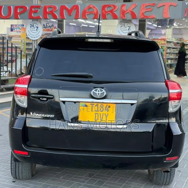 Toyota Vanguard 2011 Black