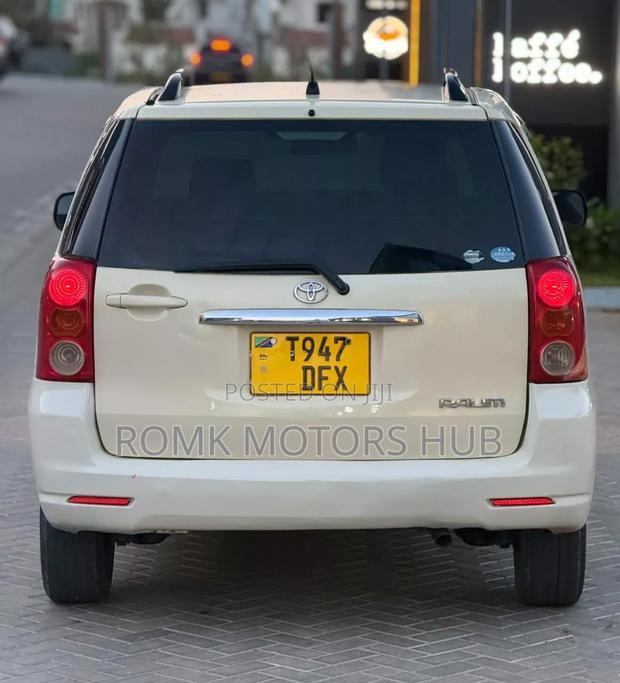 Toyota Raum 2007 White