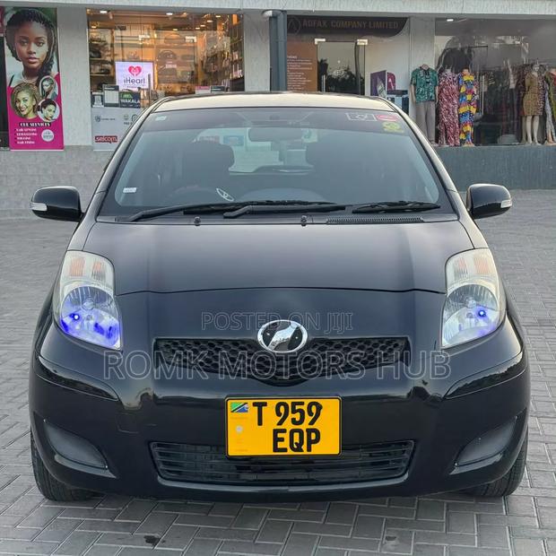 Toyota Vitz 2010 Black