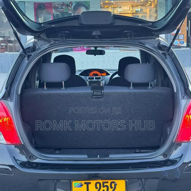 Toyota Vitz 2010 Black