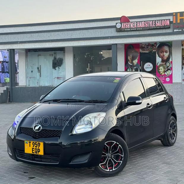 Toyota Vitz 2010 Black