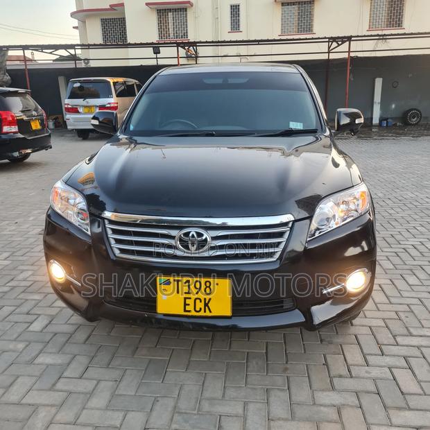 Toyota Vanguard 2011 Black