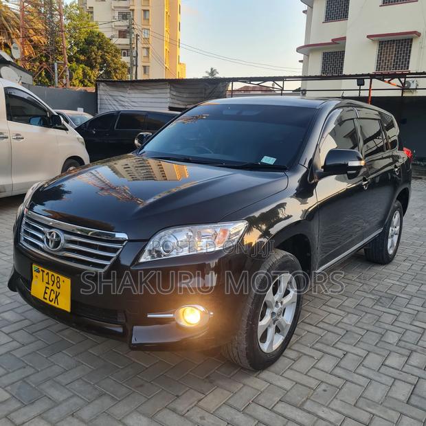 Toyota Vanguard 2011 Black