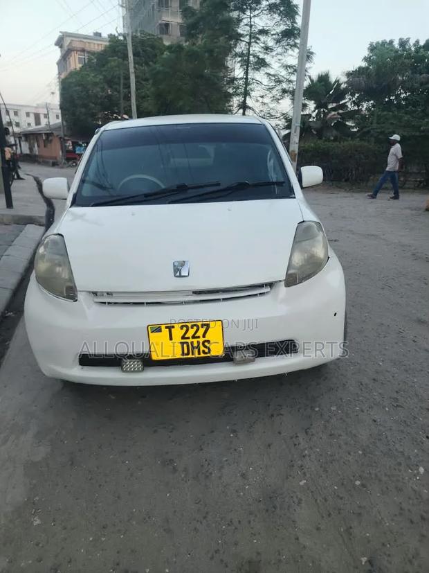 Toyota Passo 2004