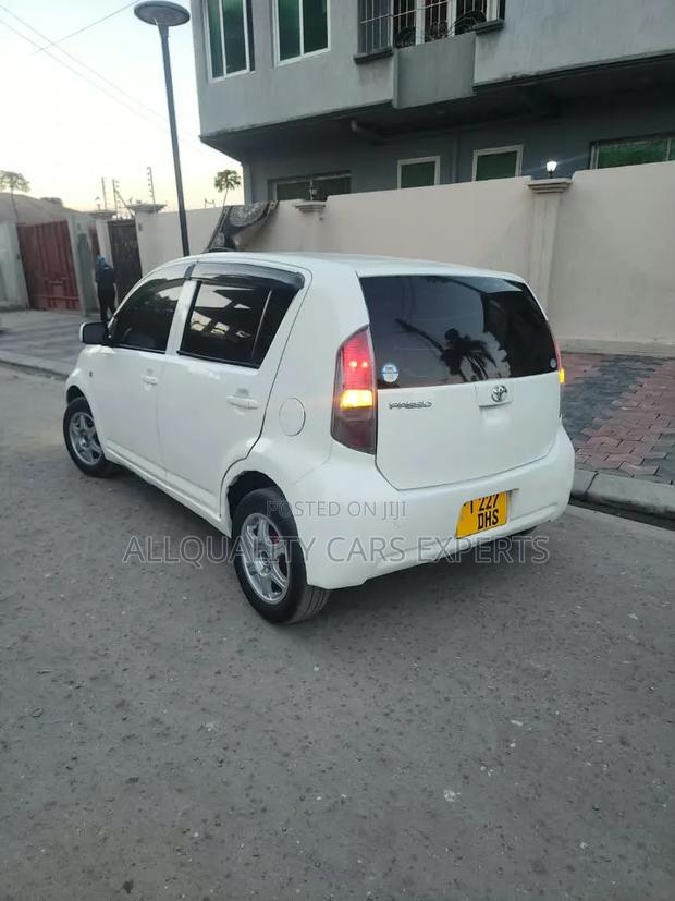 Toyota Passo 2004