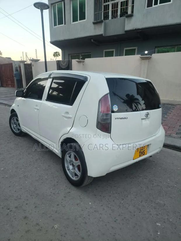 Toyota Passo 2004