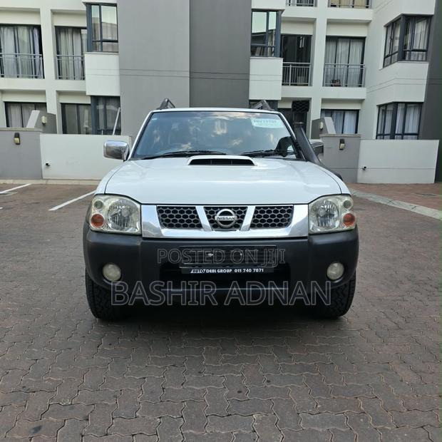 Nissan Hardbody 2019 White