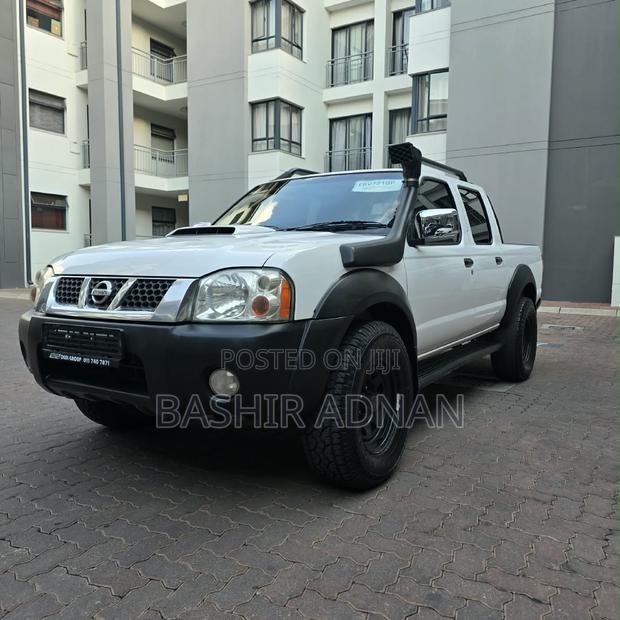 Nissan Hardbody 2019 White