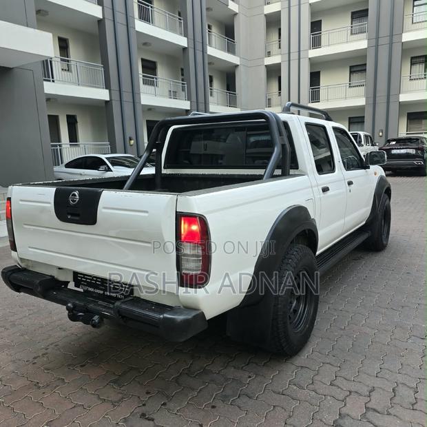 Nissan Hardbody 2019 White