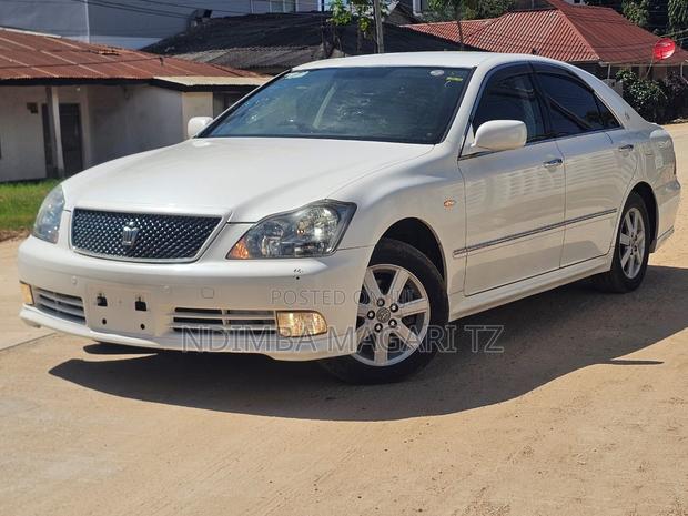 Toyota Crown 2004 White