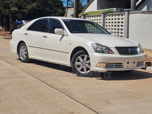 Toyota Crown 2004 White