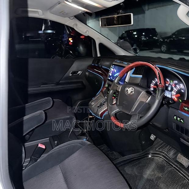 Toyota Vellfire 2009 White