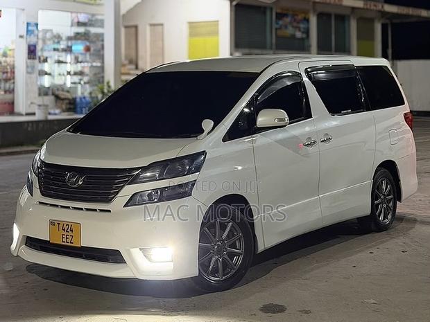 Toyota Vellfire 2009 White