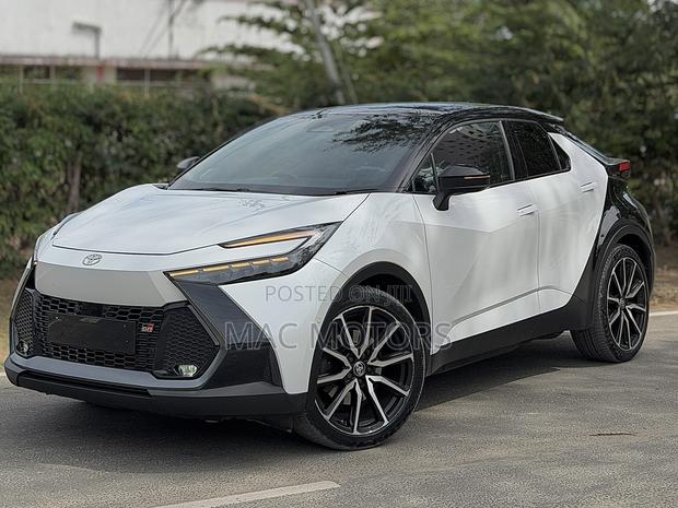 Toyota C-HR 2025 Off white