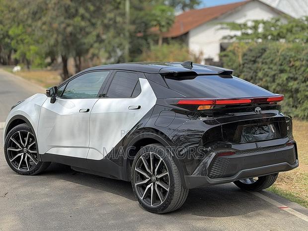 Toyota C-HR 2025 Off white