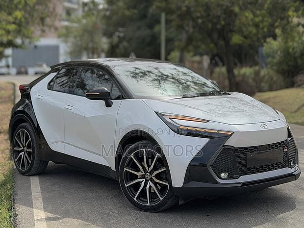 Toyota C-HR 2025 Off white