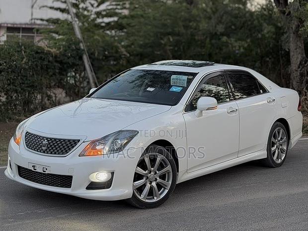 Toyota Crown 2009 White