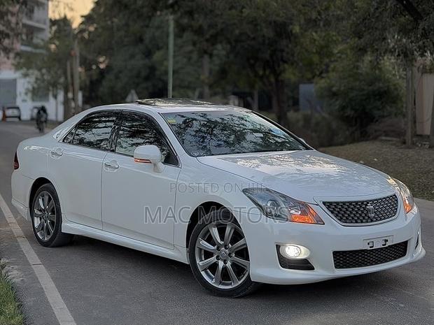 Toyota Crown 2009 White