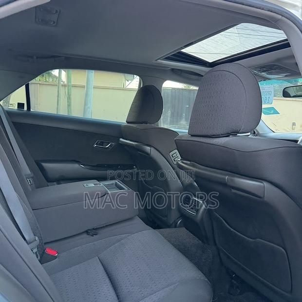 Toyota Crown 2009 White