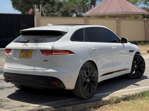 Jaguar F-Pace 2018 White