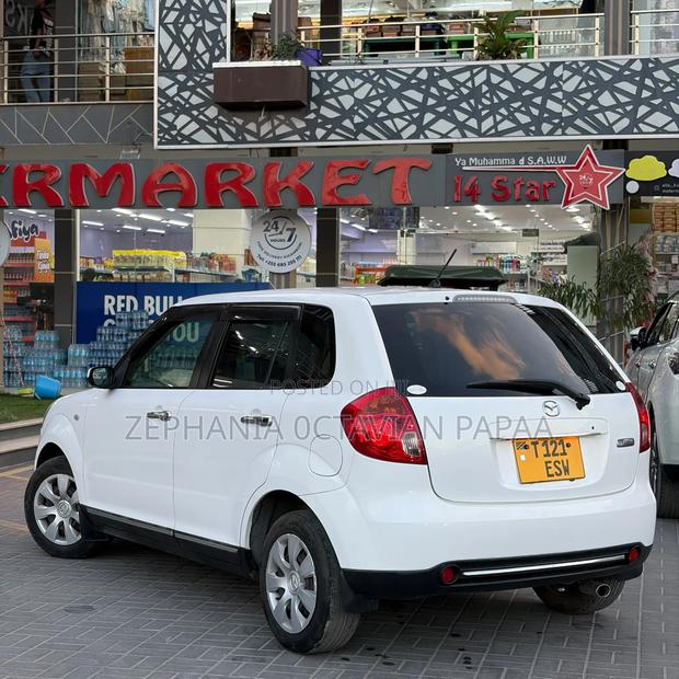 Mazda Verisa 2010 White