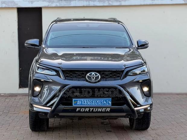Toyota Fortuner 2023 Gray