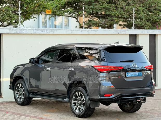 Toyota Fortuner 2023 Gray