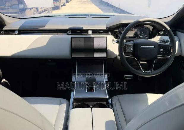 Land Rover Range Rover Velar 2025 Green