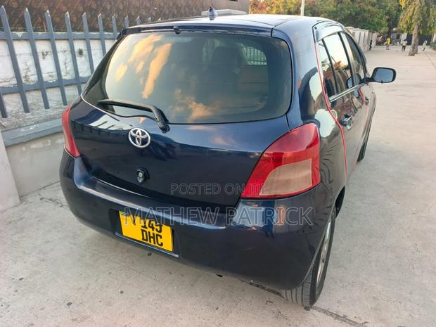 Toyota Vitz 1.3 AWD 5dr 2015 Black