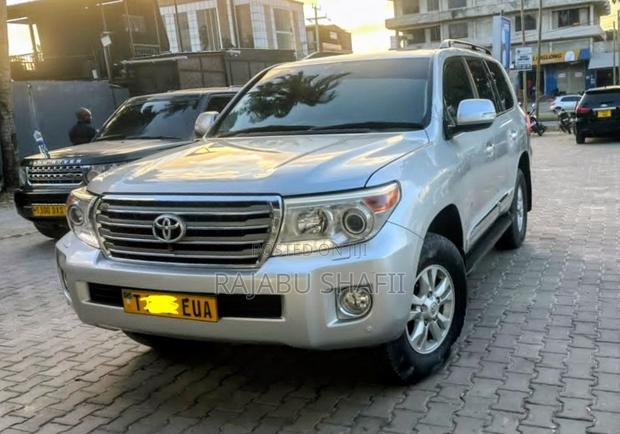 Toyota Land Cruiser 2016 Silver