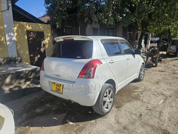 Suzuki Swift 2010 White