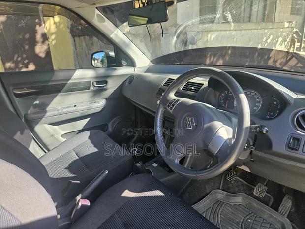 Suzuki Swift 2010 White