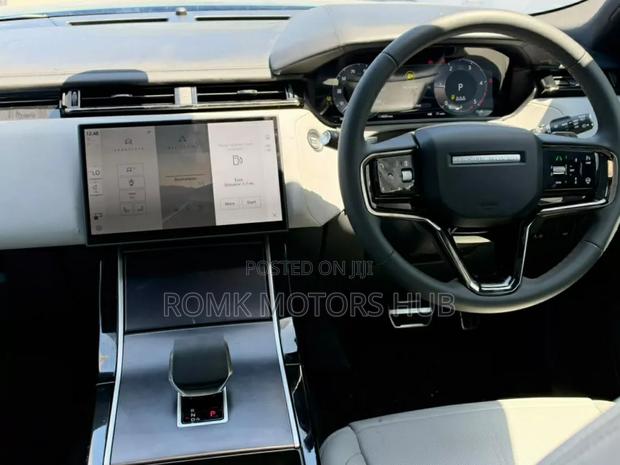 Land Rover Discovery 2025 Blue