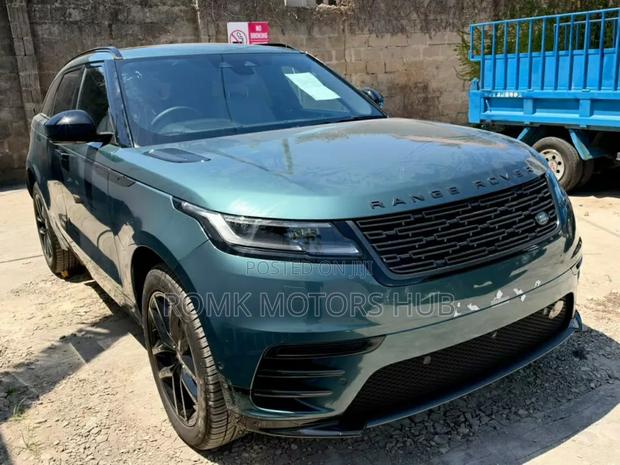 Land Rover Discovery 2025 Blue